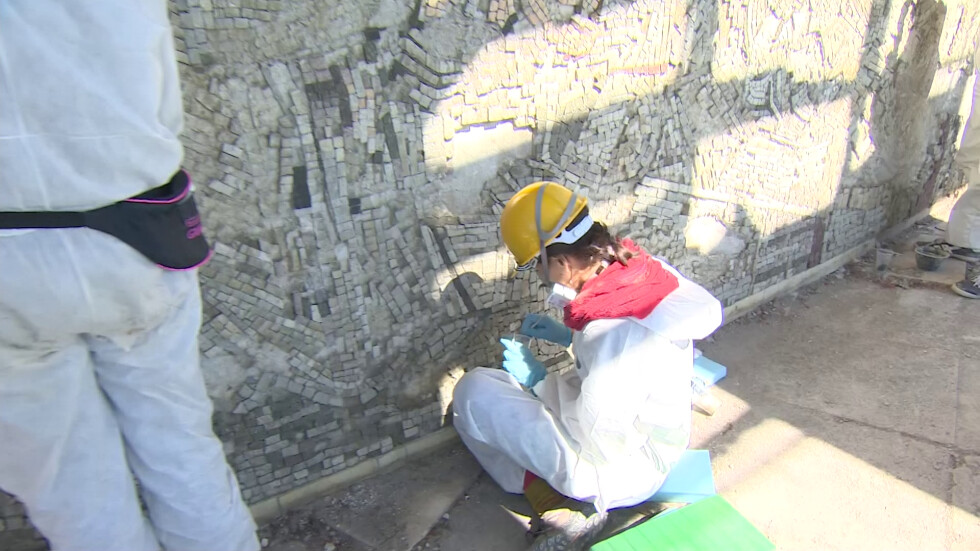 "Чинията" на Бузлуджа: Започна реставрирането на мозайките на паметника