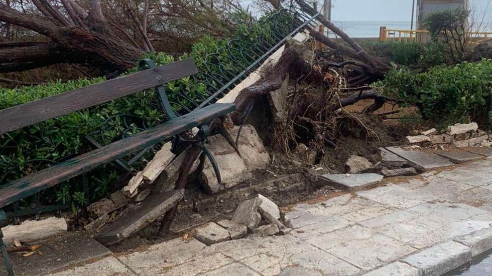 Консулската служба на България в Атина за циклона „Янос“: Очаква се опасността да премине 