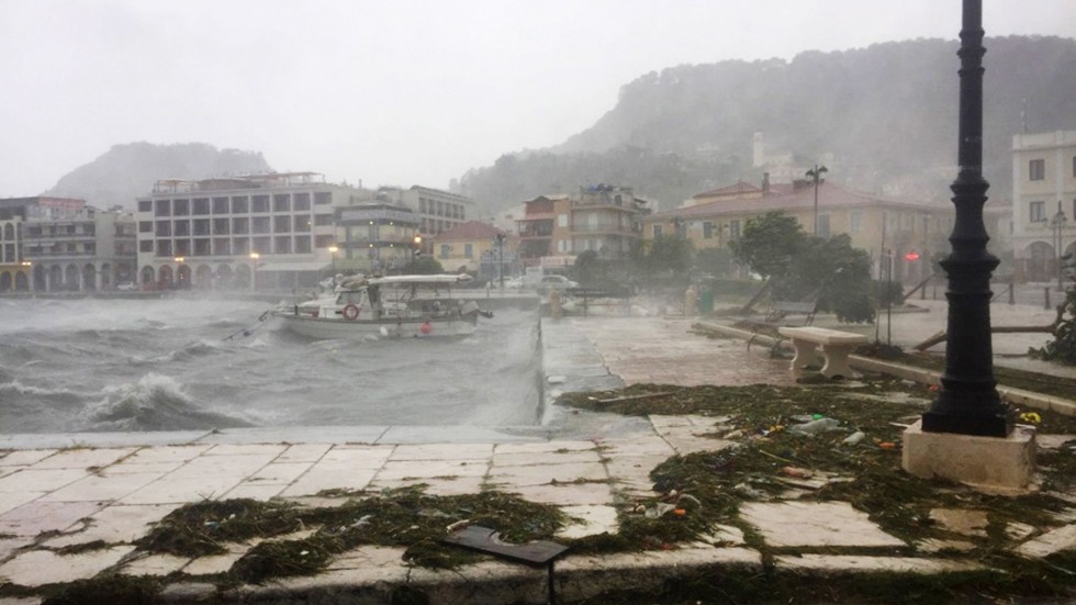 Циклонът "Янос" взе трета жертва и нанесе огромни щети в Гърция