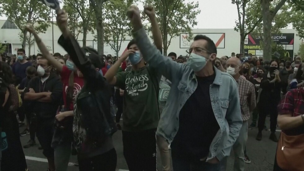 Жители на по-бедни райони в Мадрид излязоха на протест срещу рестриктивните мерки