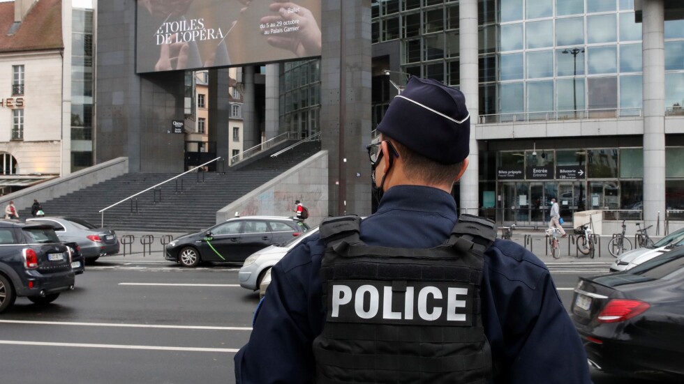 18-годишен е задържан за нападението в Париж