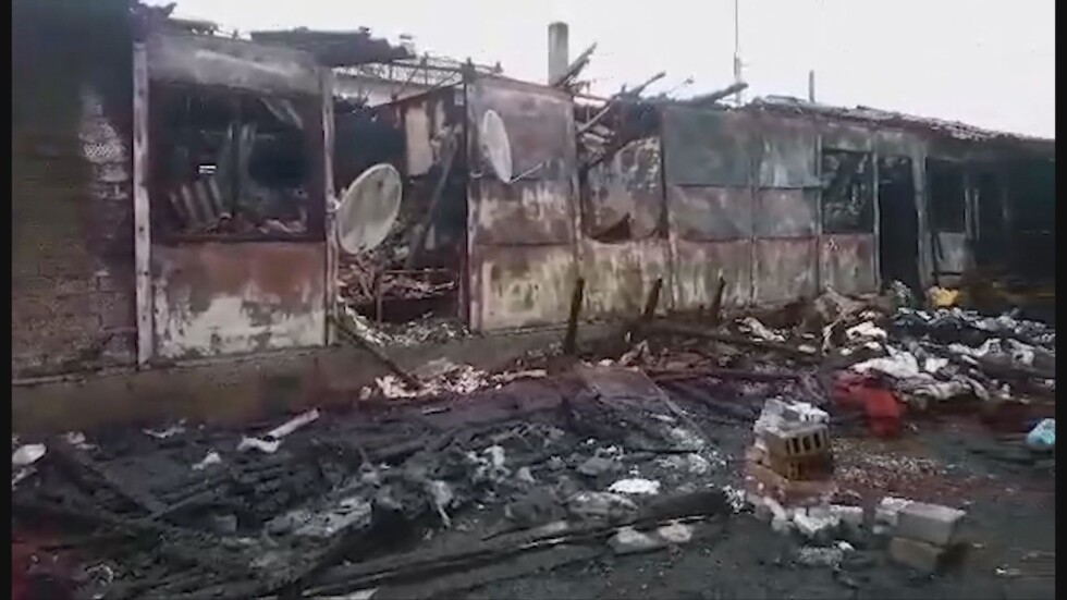 Пожар изпепели домовете на пет семейства в Разлог