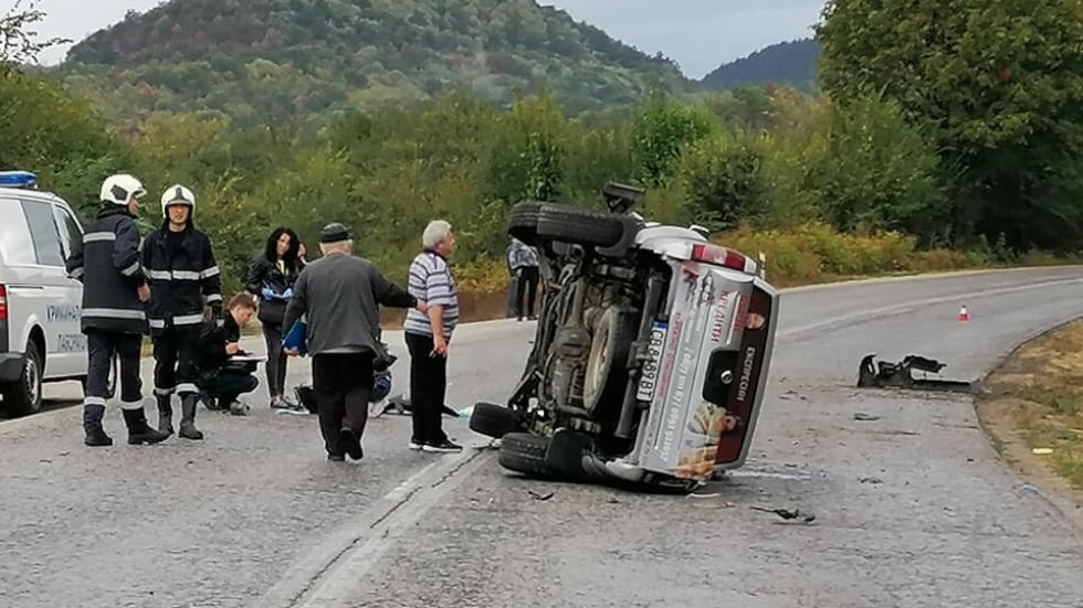 Катастрофа с две жертви затвори временно пътя Велико Търново-Габрово