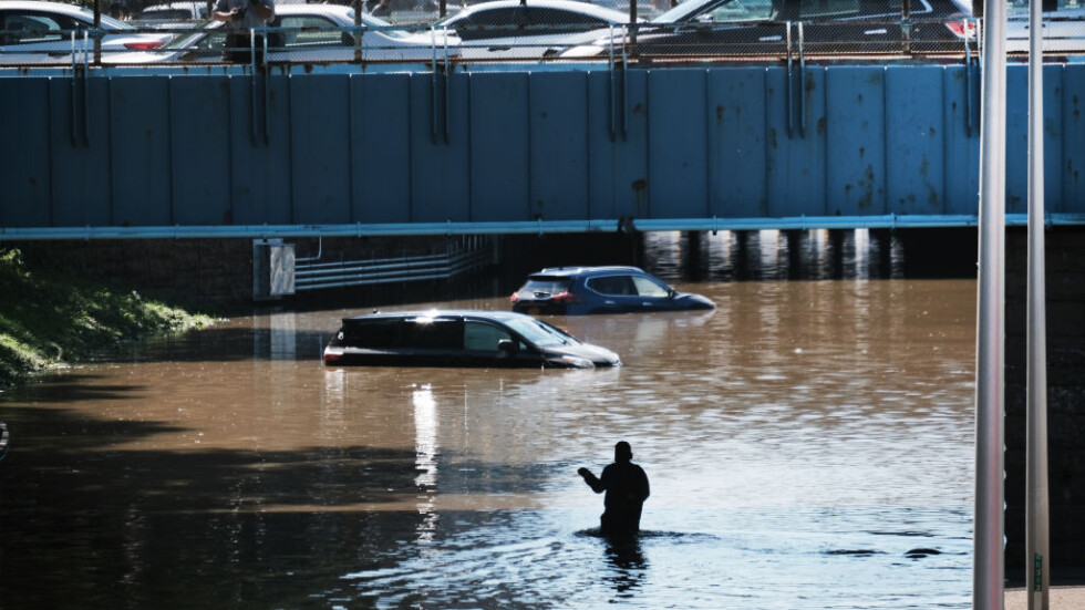 Най-малко 20 са жертвите на наводненията в Ню Йорк