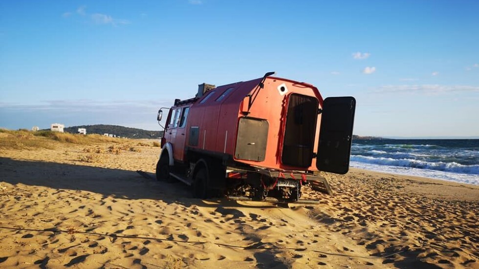 Пожарна-кемпер заседна на плаж със защитени дюни