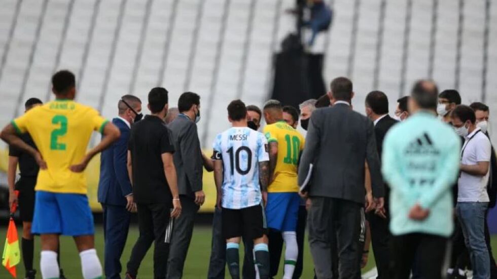 Грандиозен скандал прекрати дербито Бразилия - Аржентина (ВИДЕО)