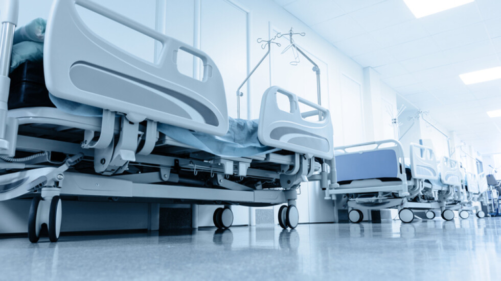 Частните болници алармират: COVID леглата се изчерпват