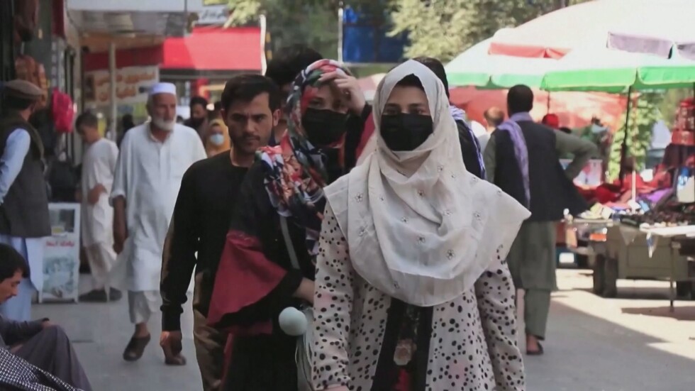Стотици жени протестираха срещу новото правителство в Афганистан