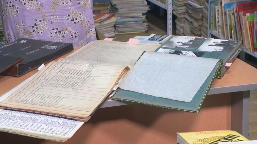 Най-старите документи на 127. училище: Какви оценки са имали децата от 1937 г.?