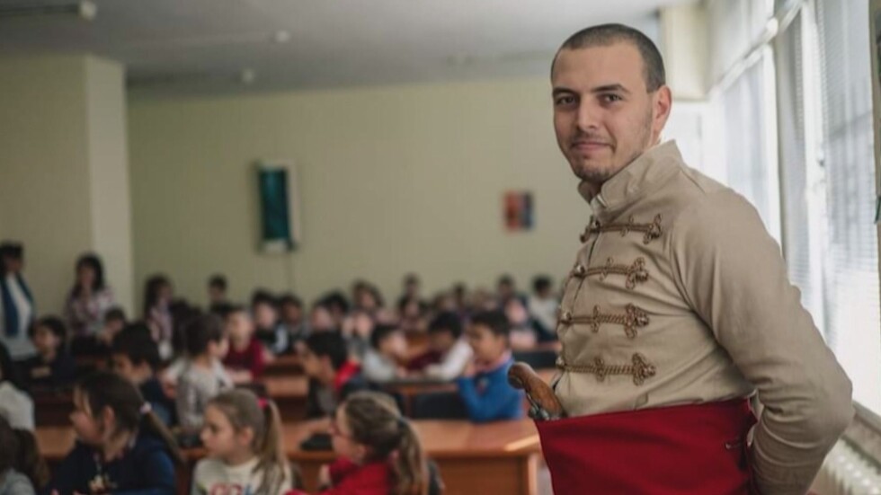 Учител преподава история на България по нетрадиционен начин