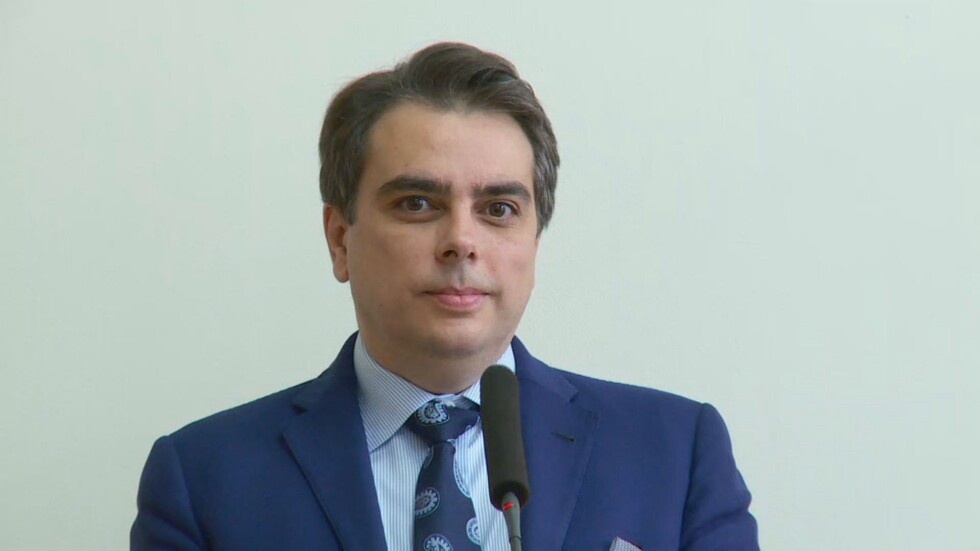 Асен Василев: Няма как да се направи партия до изборите