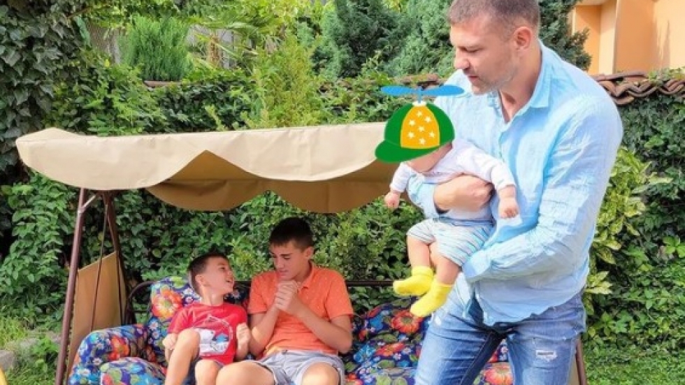Шише с мляко вместо боксьорски ръкавици: Тервел Пулев сподели най-милата снимка като баща