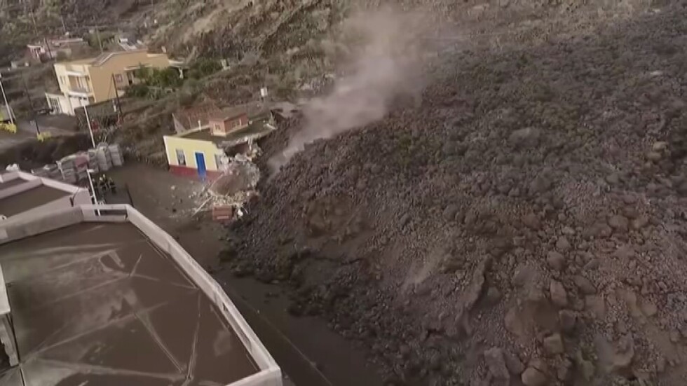 Реки от лава погребаха части от Ла Палма (ВИДЕО)