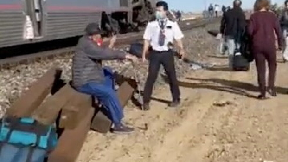Три жертви и десетки ранени след дерайлиране на влак в САЩ