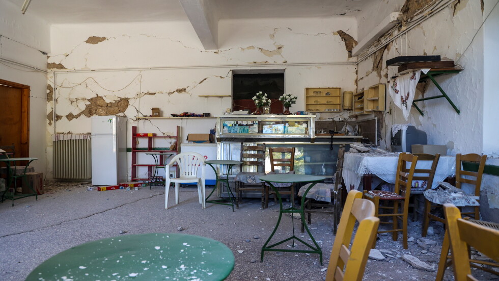 Ново силно земетресение на Крит изкара хората навън 