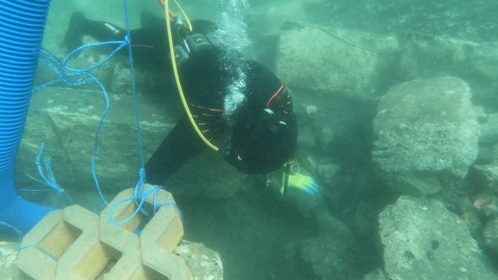 Археолози откриха крепостна стена при подводни проучвания в Несебър