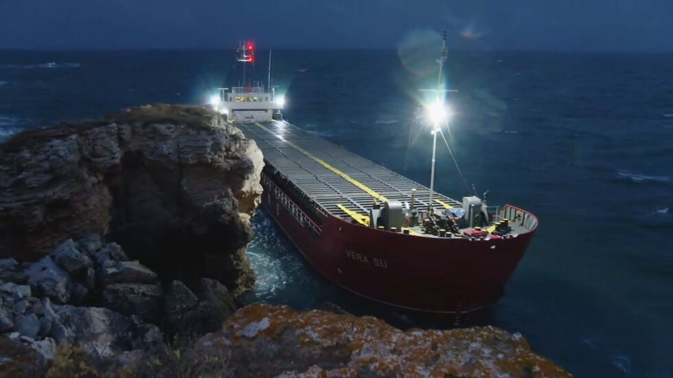Корабът край Камен бряг: От Института по океанология са притеснени за морските организми   
