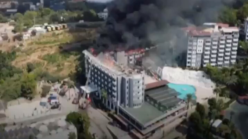 Голям пожар в петзвезден хотел в курорт в Турция