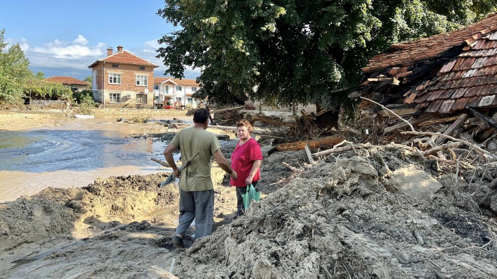 Хората в наводнените села очакват решение кои къщи ще бъдат бутнати 