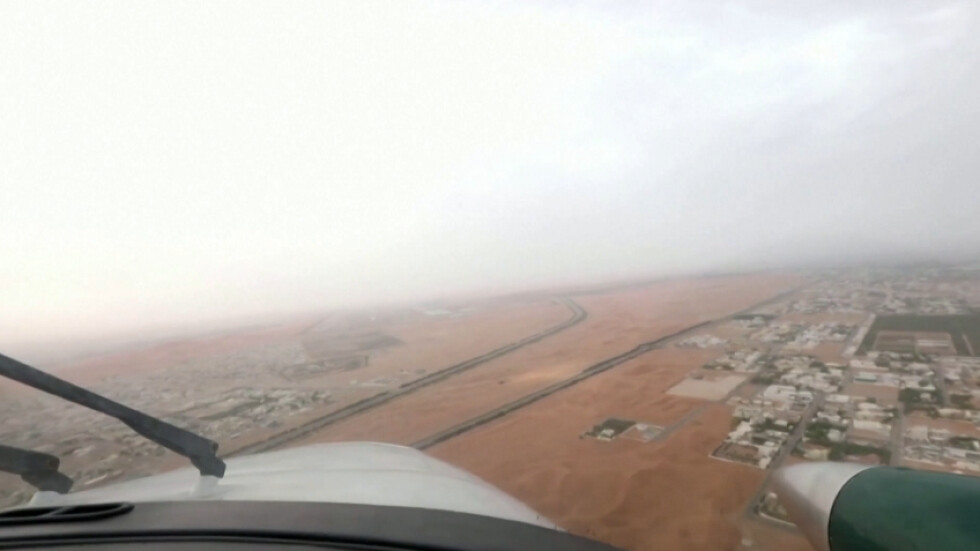 „Засяване“ на облак: Самолети пренасят сол в облаците, за да предизвикат дъжд в ОАЕ
