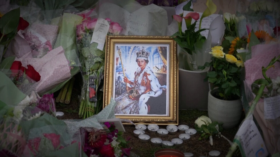Великобритания е в траур след смъртта на кралица Елизабет II (ОБЗОР)