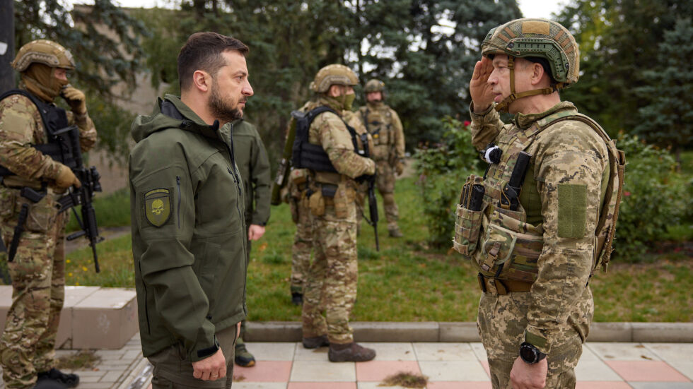 Зеленски посети освободения от украинските сили град Изюм (ВИДЕО)