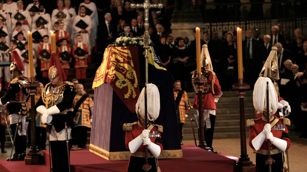 Започва националното поклонение пред покойната Елизабет II
