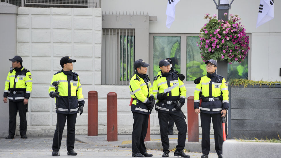 Арестуваха в Южна Корея майката на децата, намерени в куфар 