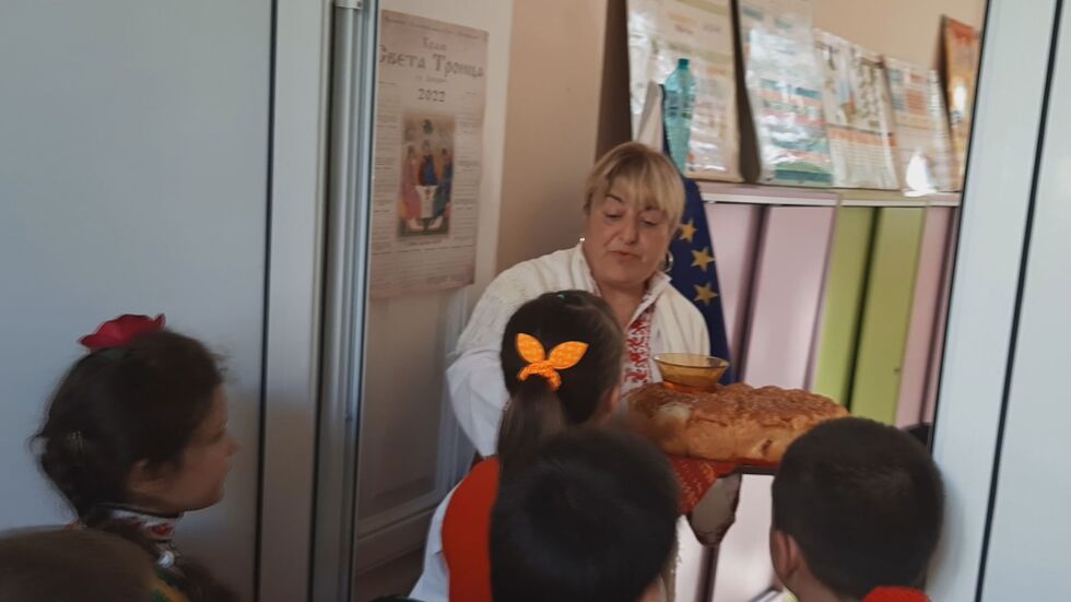15 септември в "Аз, репортерът": Пита с мед посреща учениците в Добрич