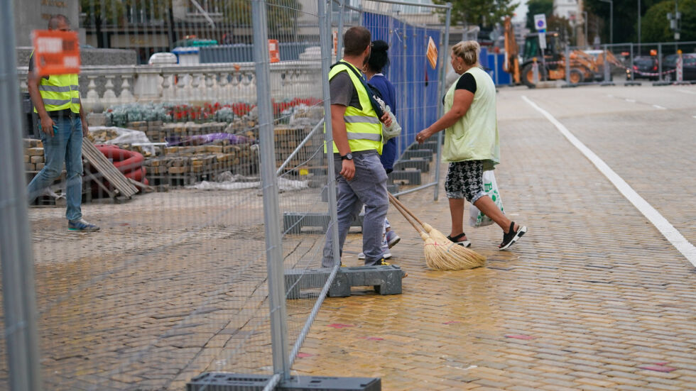 Пускат движението в ремонтиран участък от трасето с жълти павета в София