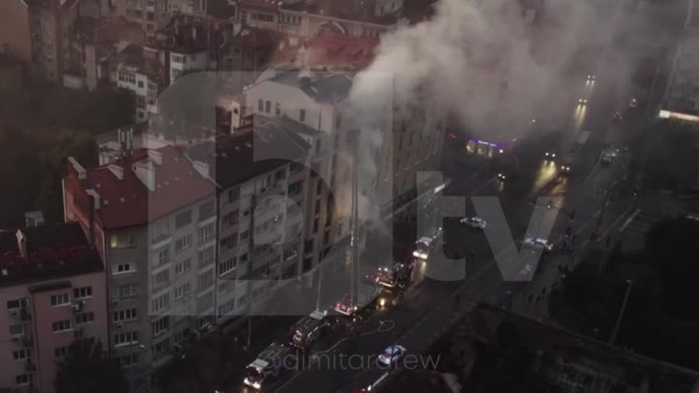 Един човек е загинал при пожара в хотел в София (ВИДЕО)