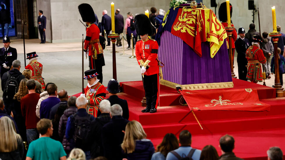 В Лондон очакват над 1 млн. души да кажат последно сбогом на Елизабет II