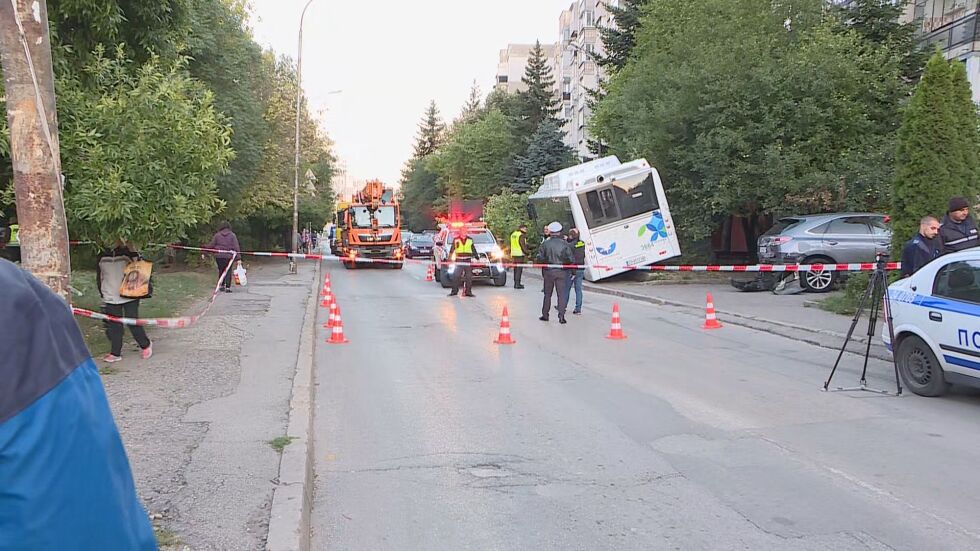 Пострадалите в катастрофата с автобус в София остават под лекарско наблюдение