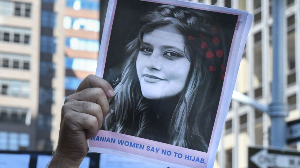 Смъртта на 22-годишна жена разтърси целия свят - вълна от скръб и възмущения 