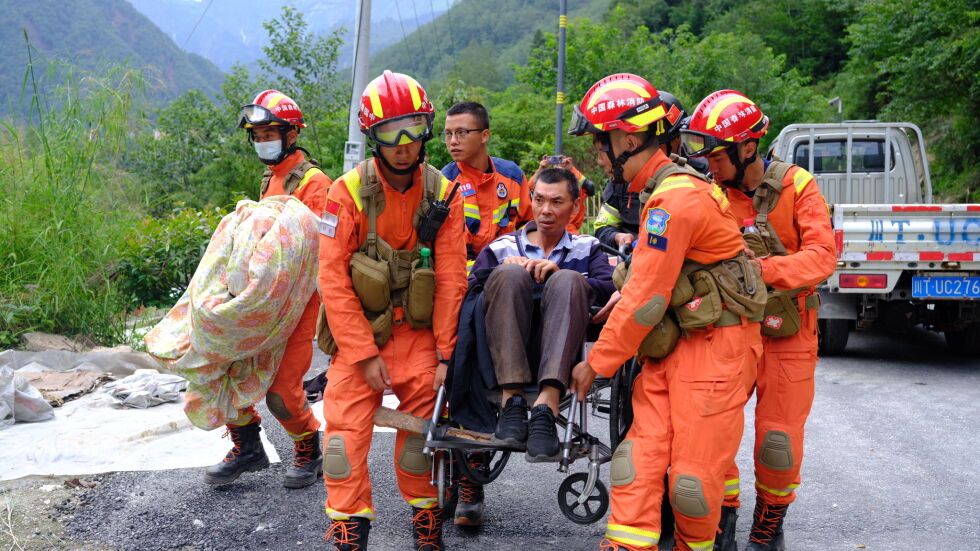 Фермер спаси мъж, мислен за мъртъв, който прекарал 17 дни в планина в Китай