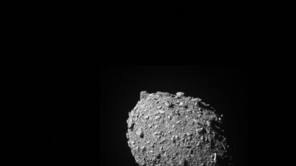 НАСА разби умишлено сонда в астероид