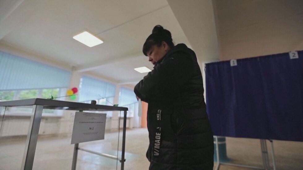 Приключиха референдумите в окупираните в Източна Украйна области
