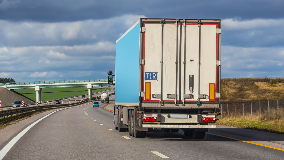 Защо празните камиони на магистралата са проблем и как да го поправим