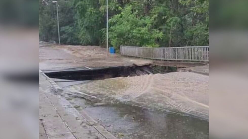 Остава бедственото положение в Царево след големия потоп