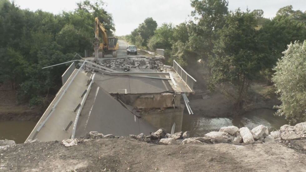 До дни ще бъде завършен временният мост на пътя Царево - Ахтопол