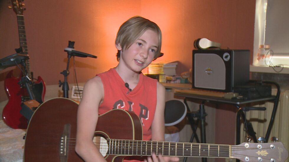 „Младите надежди“: Как Васко Кръпката решава да качи на сцената 9-годишен рок и блус музикант?