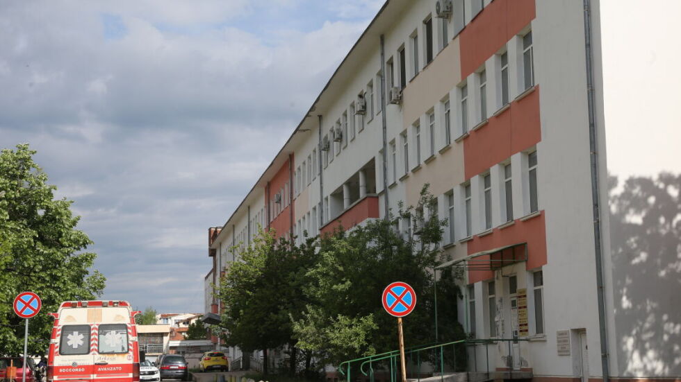 След опасността от закриване: Пет отделения на болницата във Враца поискаха увеличения на заплатите