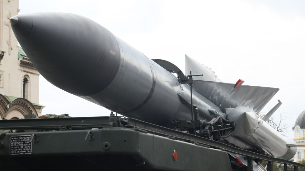 Да дадем ли ракети и 100 млн. лева за база на НАТО? Военната помощ за Киев пак скара депутатите