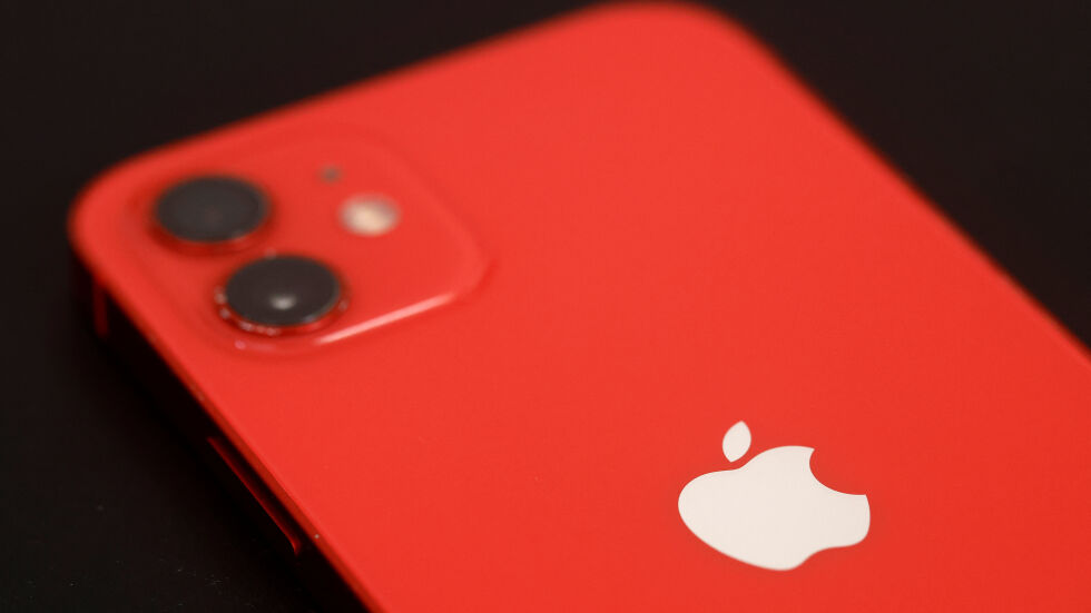 Apple актуализира iPhone 12 във Франция, след твърденията, че излъчва твърде много радиация
