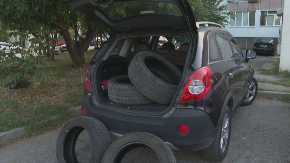 Битката за паркоместа в София: Четири нарязани гуми и счупени чистачки