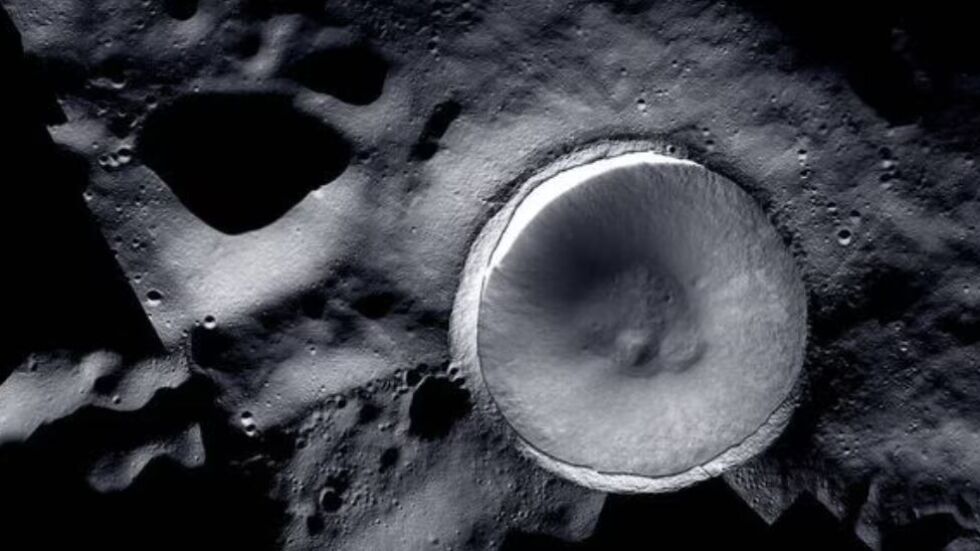 По-дълбок от Гранд Каньон: Вижте призрачни кадри на кратер край Южния полюс на Луната
