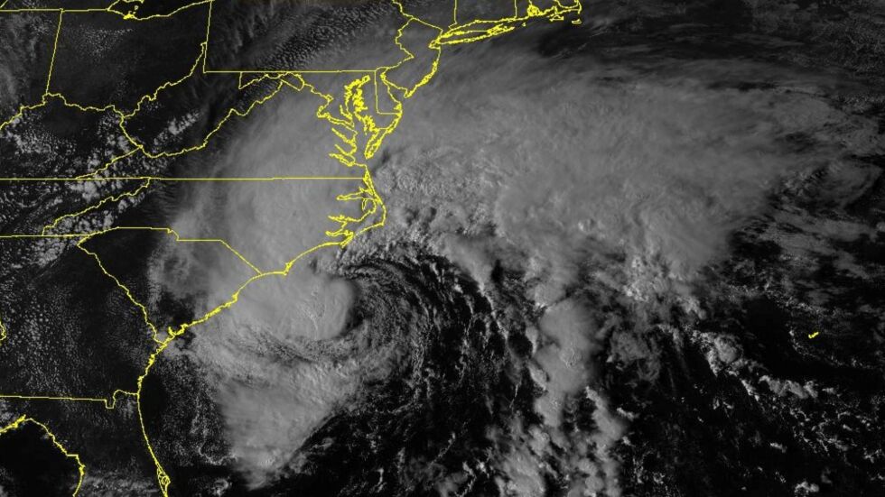 Извънредно положение: Тропическата буря „Офелия“ удря Северна Каролина
