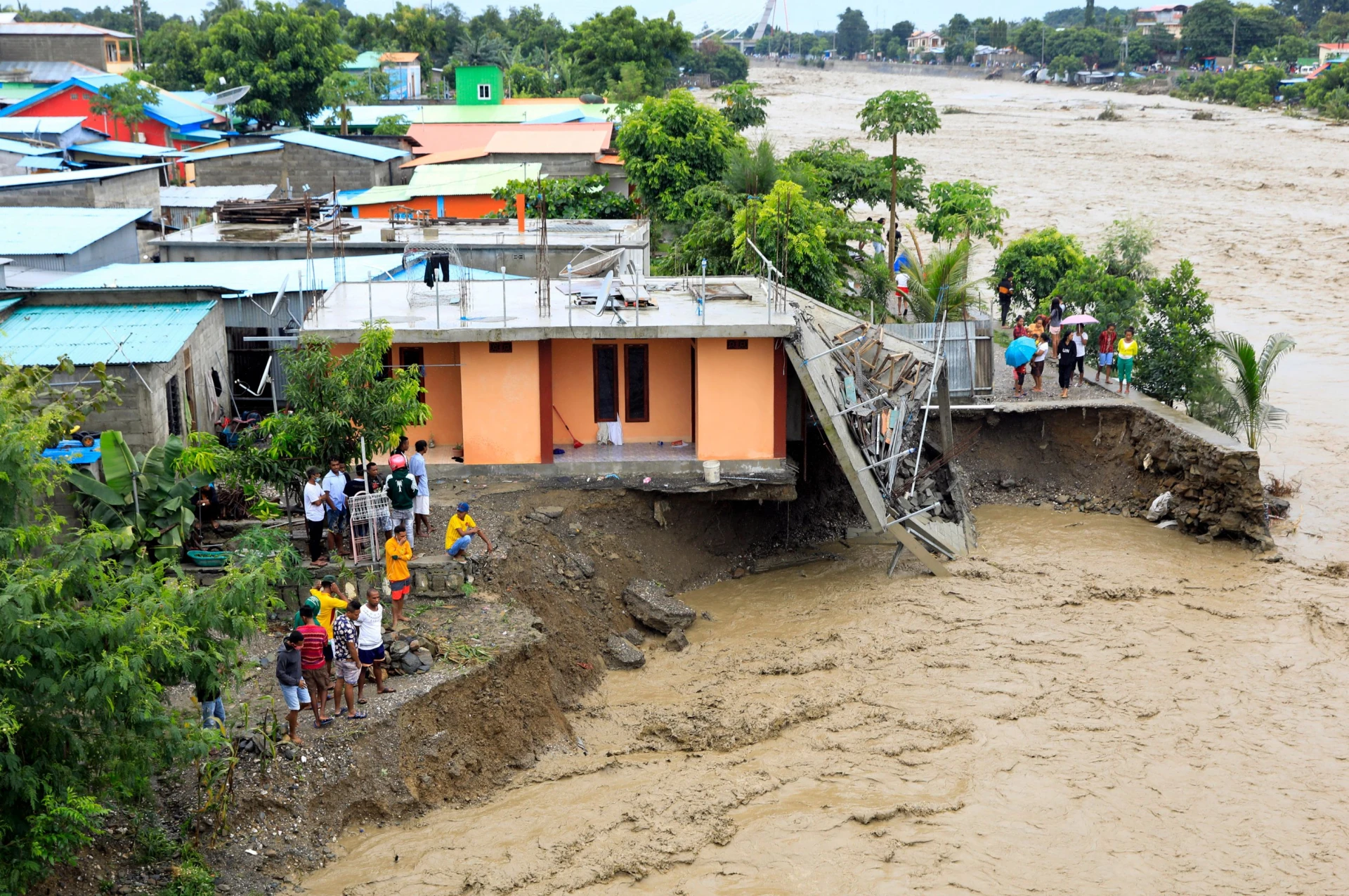 Наводнения в Индонезия