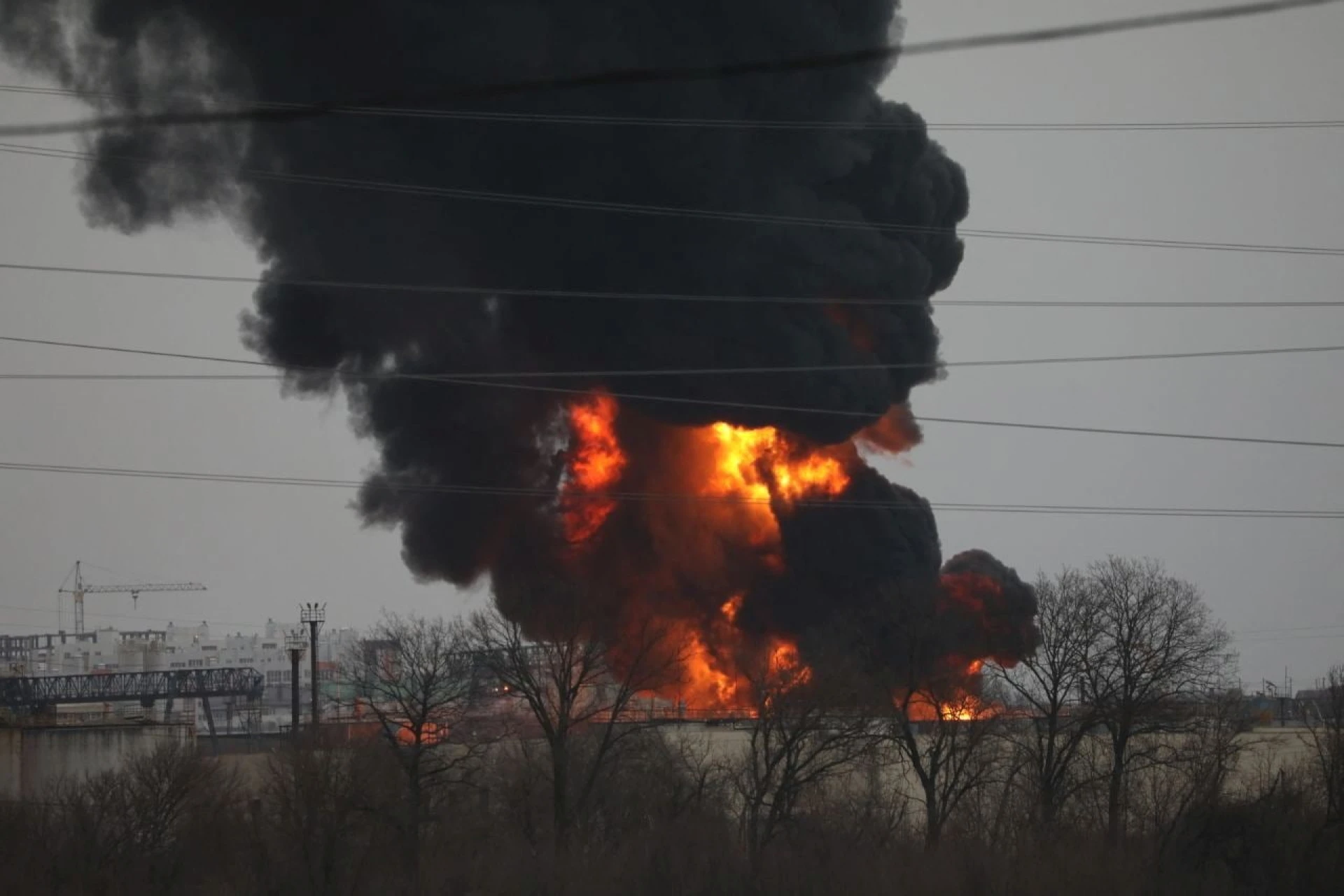 Обстрел на петролен склад в Русия