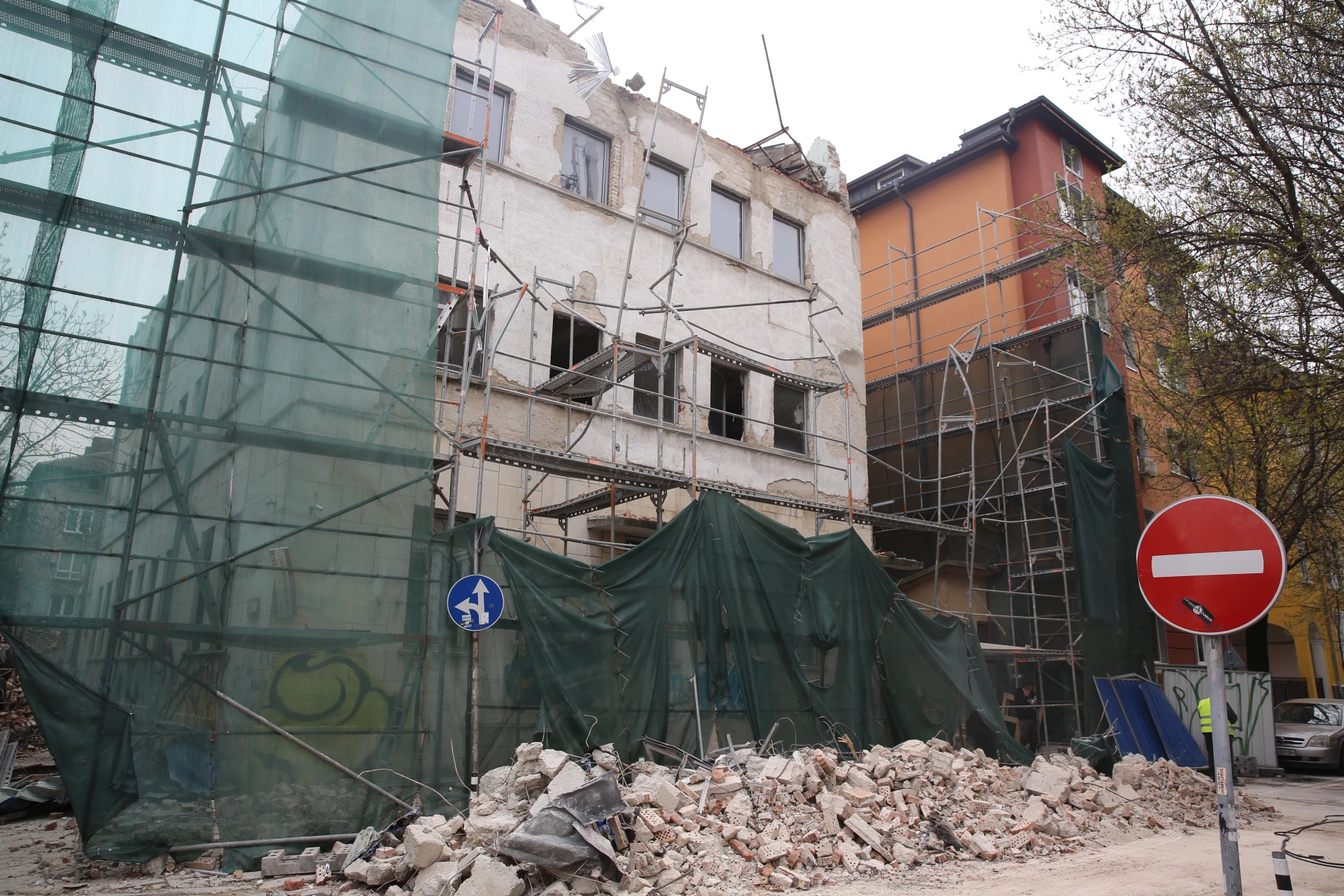 Паднала сграда в София
